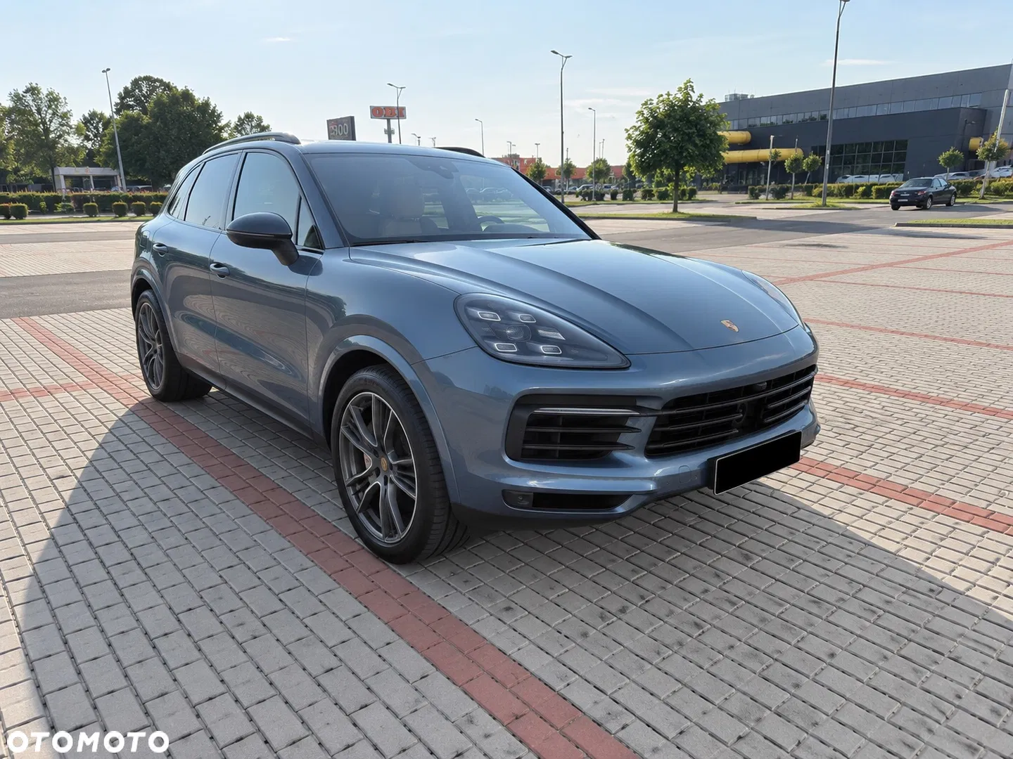 Porsche Cayenne S — photo 1 of 12