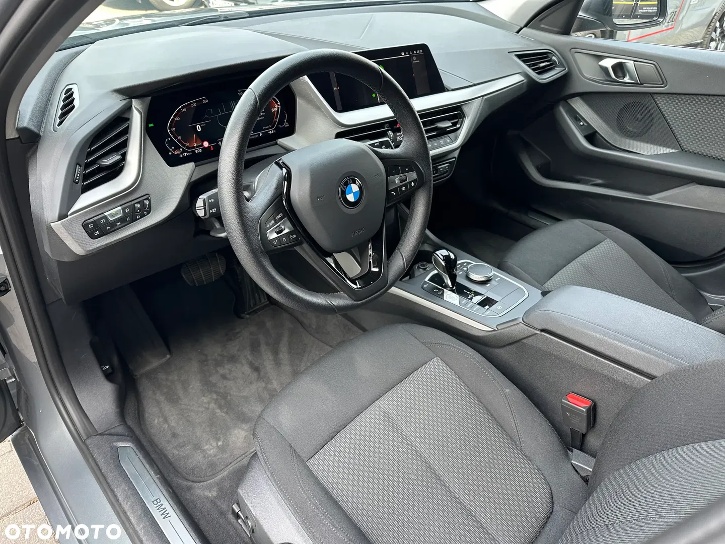 2024 BMW Seria 1 118i, photograph 12
