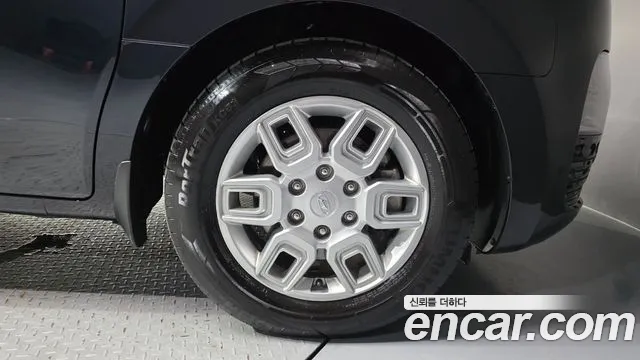 2022 Hyundai Staria Cargo 5-Seater, photograph 3