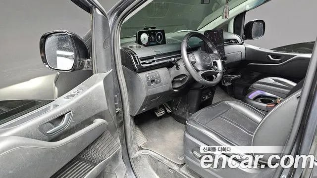 2023 Hyundai Staria Lounge 9-Seater, photograph 1