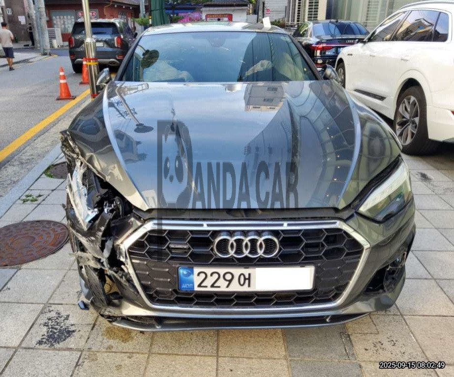 2022 Audi A5 Sportback 40 TFSI quattro, photograph 2
