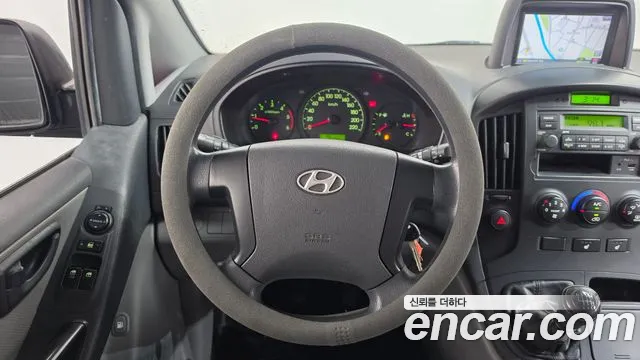 Hyundai Starex 5-Seater VAN — photo 1 of 20