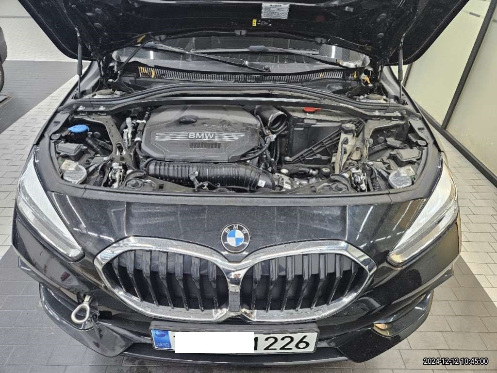 2023 BMW 120i, photograph 5