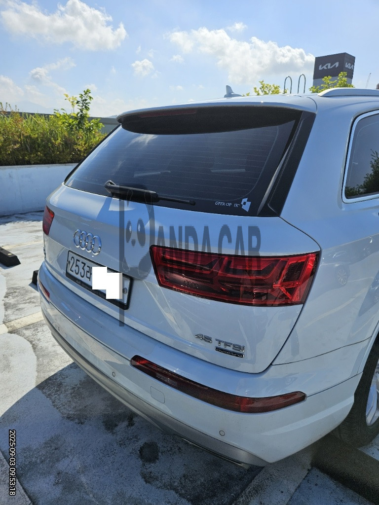 2019 Audi Q7 45 TFSI quattro, photograph 3