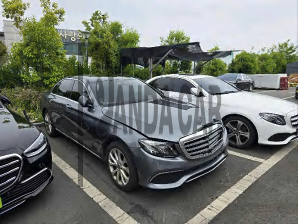 2019 Mercedes-Benz E300, photograph 4