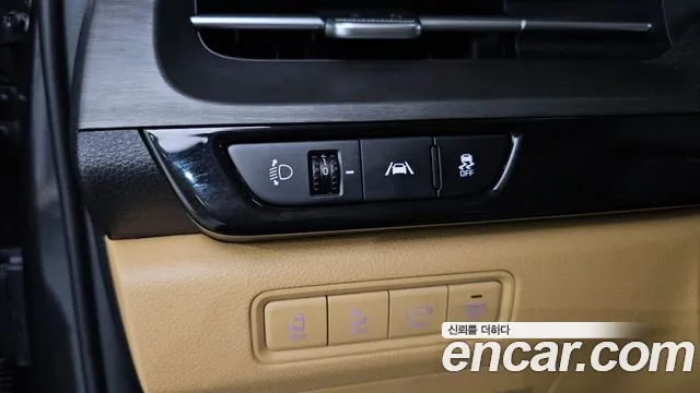 Kia Canival Gasoline 7-Seater Signature — photo 1 of 30