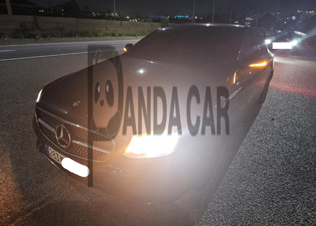 2020 Mercedes-Benz E 250, photograph 3