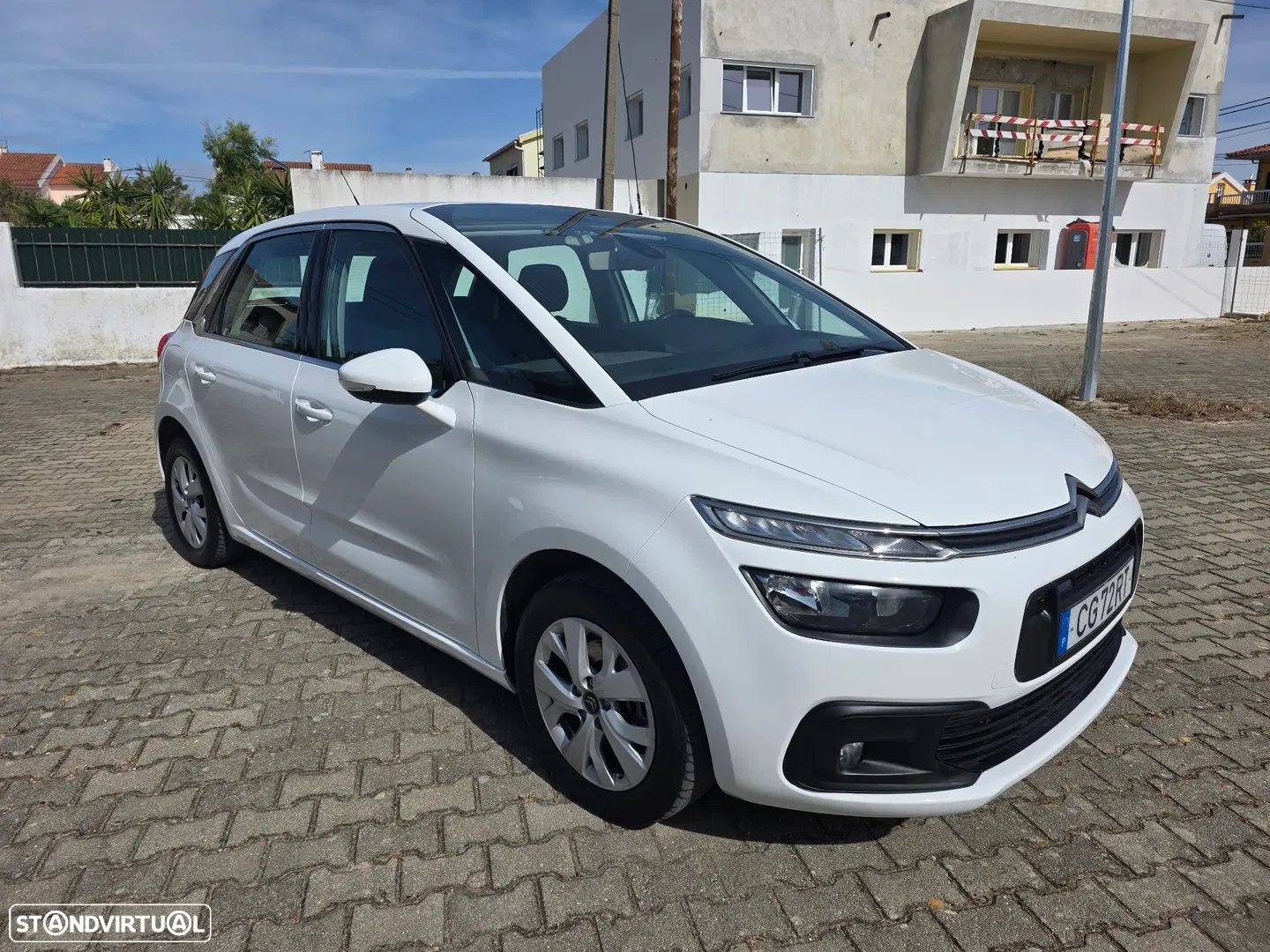 Citroën C4 Picasso 1.2 PureTech Live — photo 1 of 40