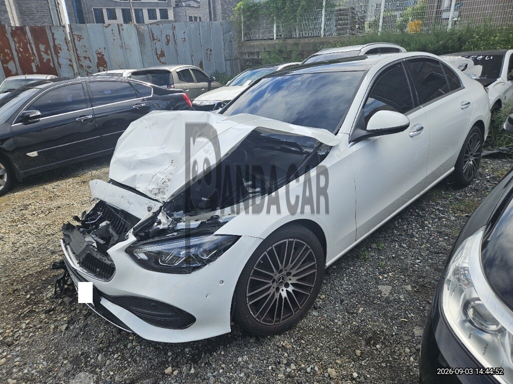 2024 Mercedes-Benz C 300 4MATIC, photograph 2