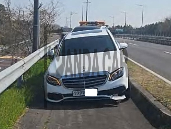 2020 Mercedes-Benz E 300 4MATIC, photograph 5