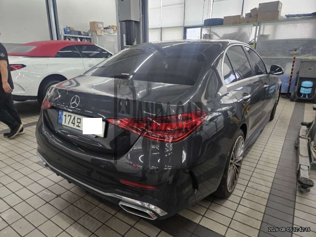 2022 Mercedes-Benz C300, photograph 3