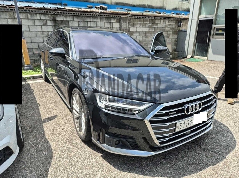 2020 Audi A8L 55 TFSI quattro, photograph 4