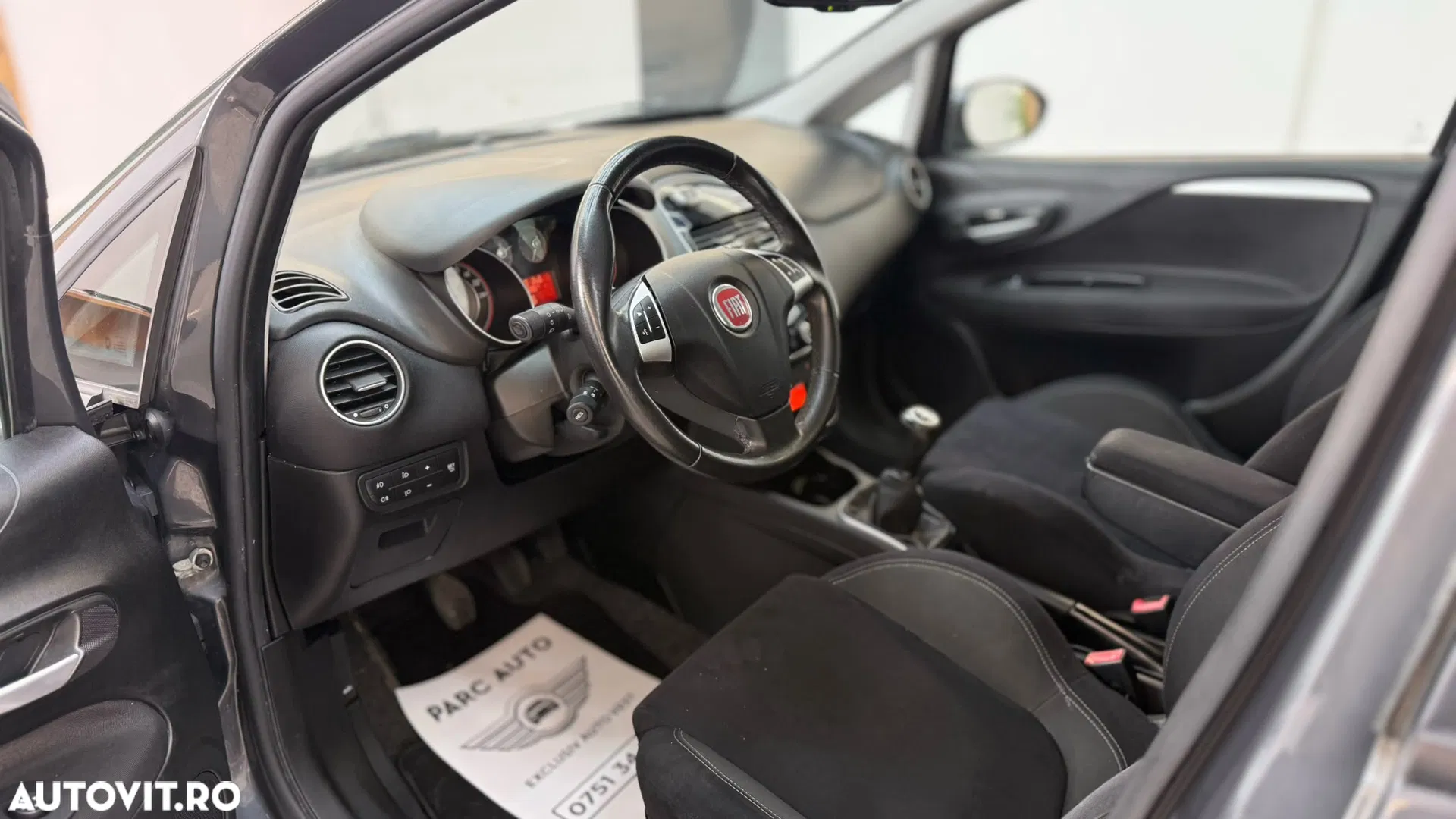 2016 Fiat Punto, photograph 5