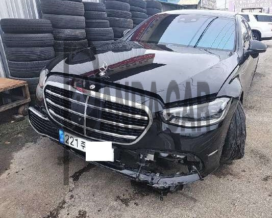 2023 Mercedes-Benz S580 4MATIC, photograph 2
