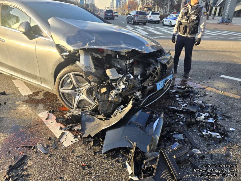 2023 Mercedes-Benz EQE350 4MATIC, photograph 3