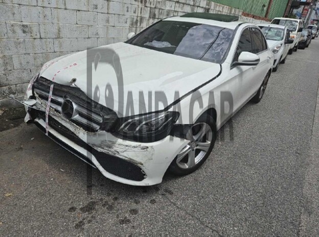 2017 Mercedes-Benz E200, photograph 5