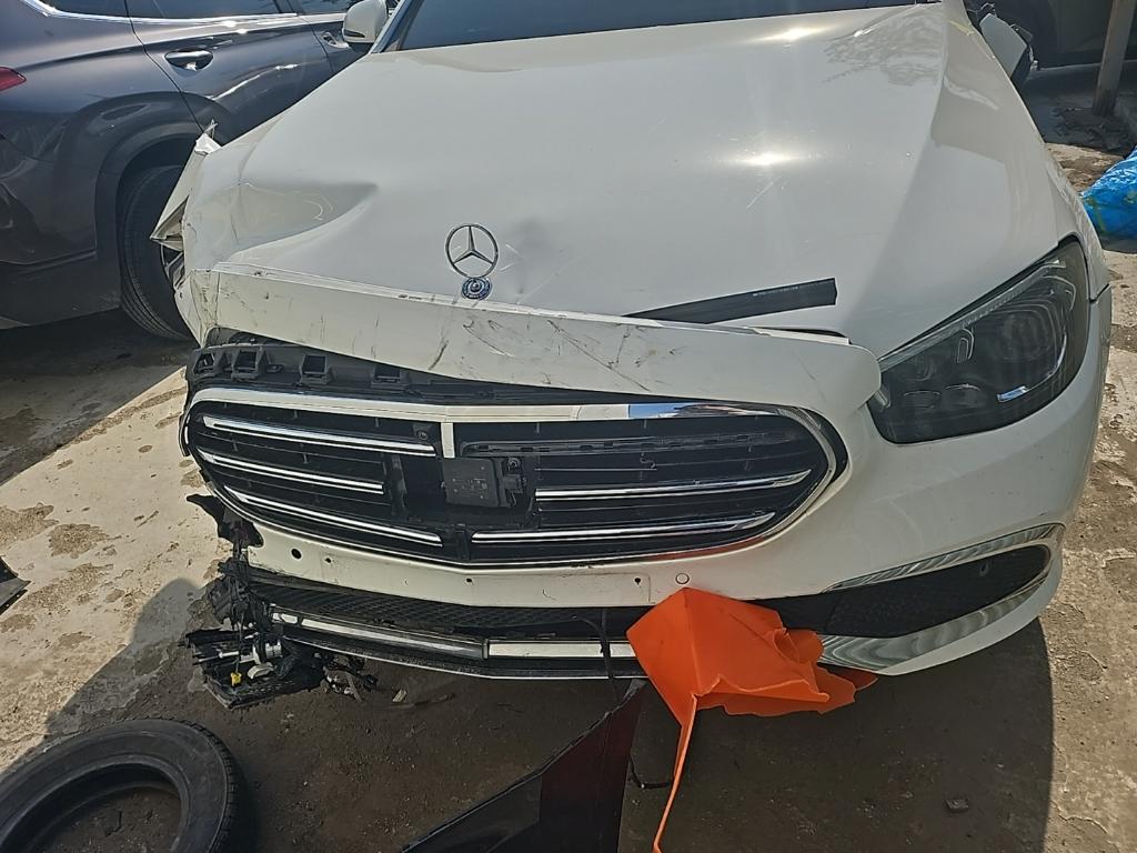 2022 Mercedes-Benz E220 d 4MATIC, photograph 1