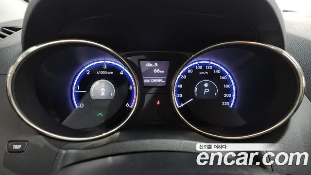 2011 Hyundai Tucson Diesel 2WD LX20, photograph 8