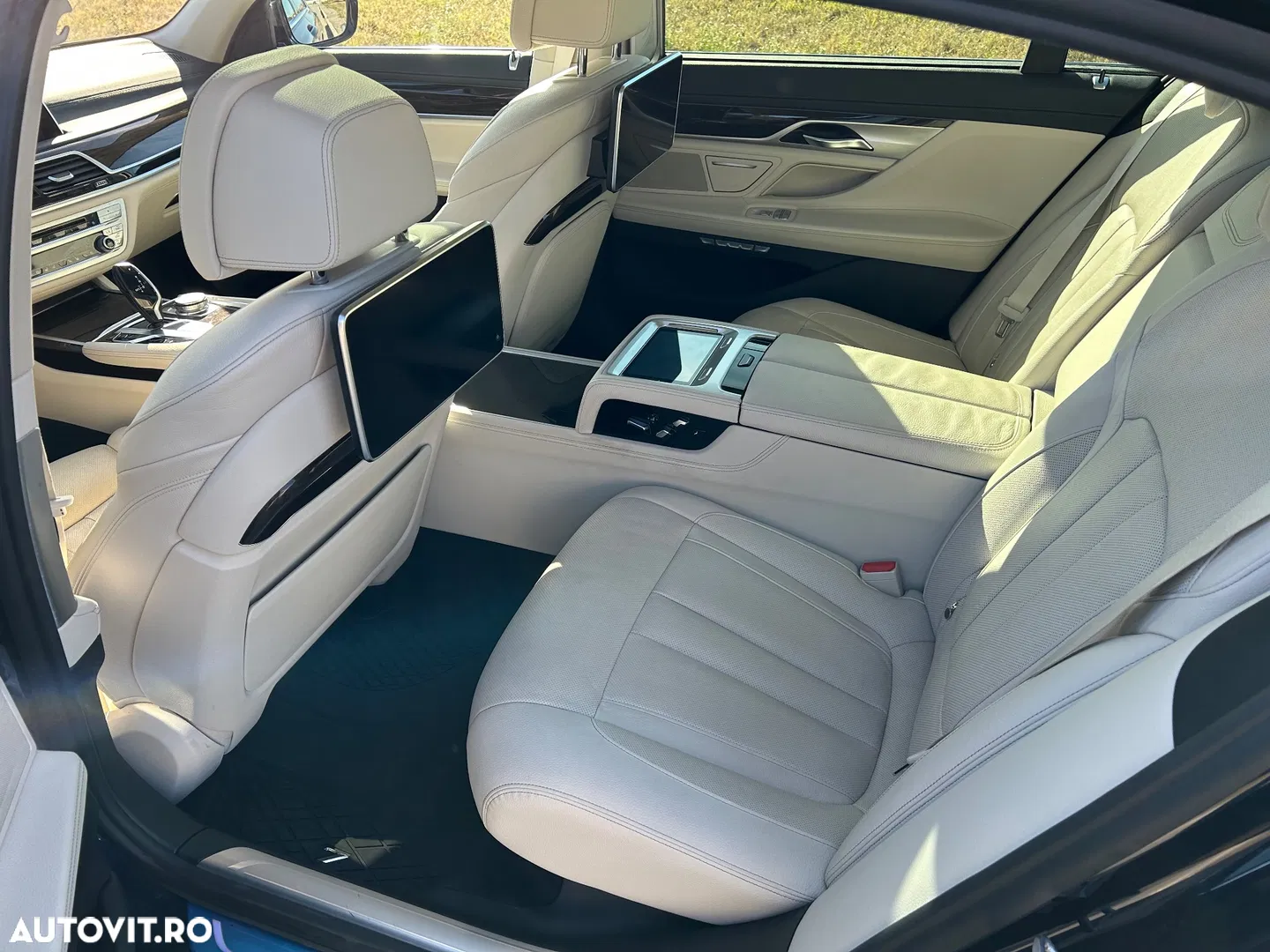 2016 BMW Seria 7 730Ld xDrive, photograph 10