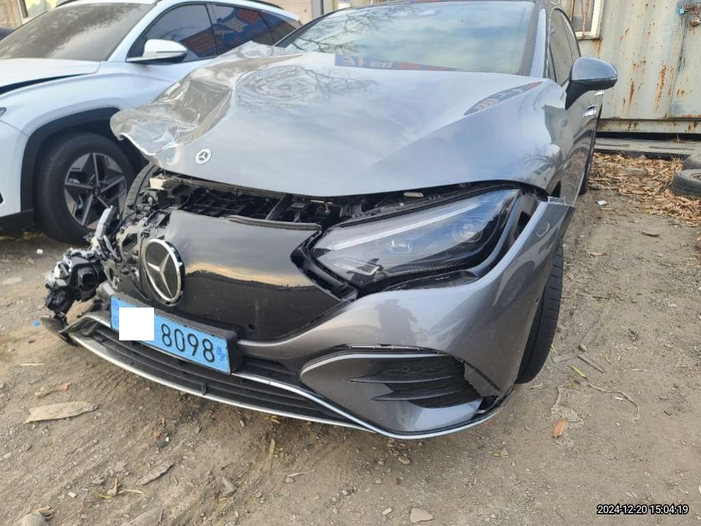 2023 Mercedes-Benz EQE350 4MATIC, photograph 5