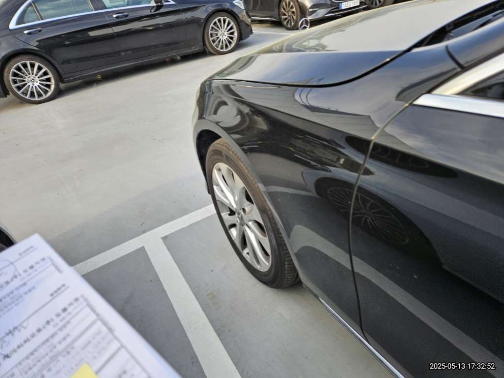 2019 Mercedes-Benz E300, photograph 2