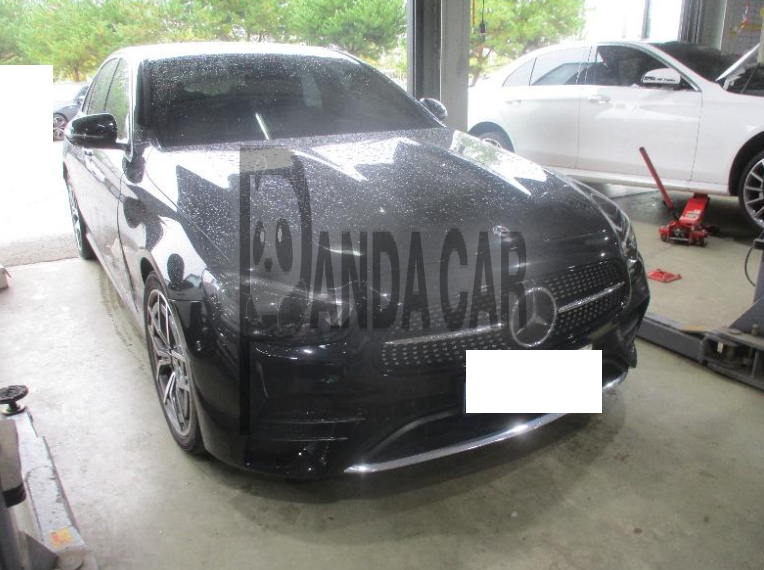 2021 Mercedes-Benz E220 d 4MATIC, photograph 2