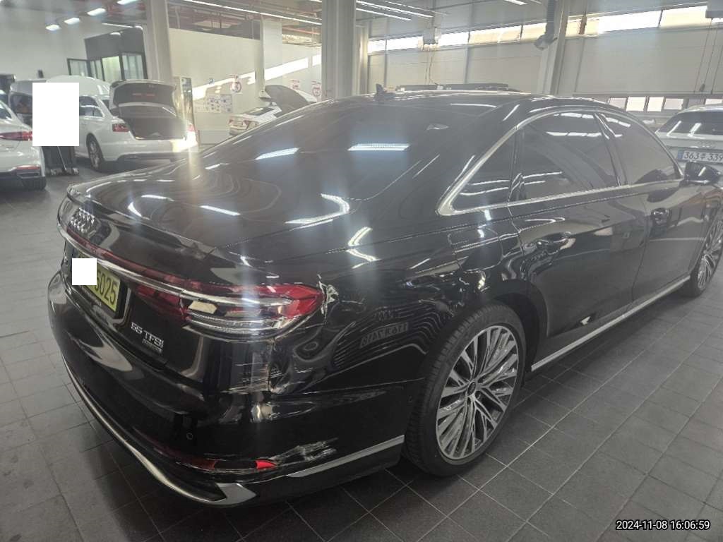 2023 Audi A8 L 55 TFSI quattro, photograph 5