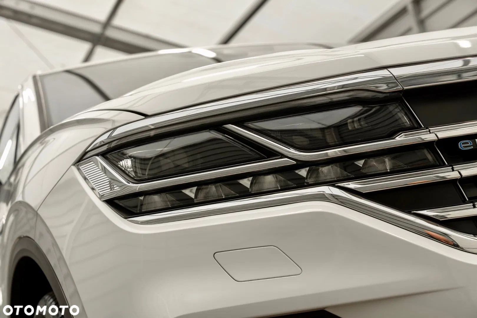 2023 Volkswagen Touareg 3.0 V6 TFSI Plug-In Hybrid 4Mot Elegance, photograph 8