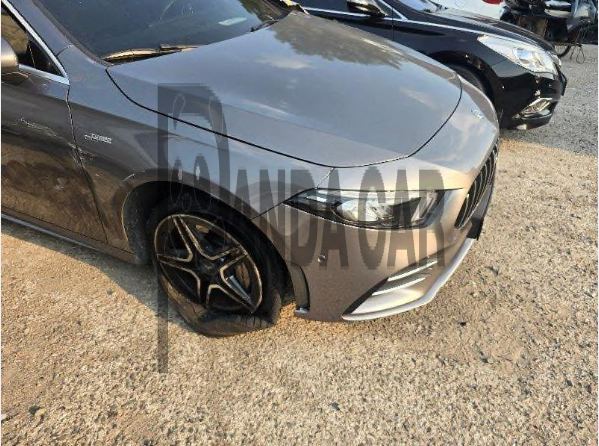 2020 Mercedes-AMG A35 4MATIC, photograph 3