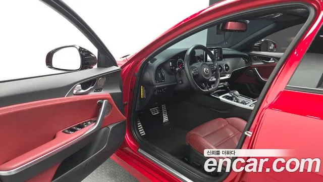 Kia Stinger 3.3 Turbo AWD — photo 1 of 39