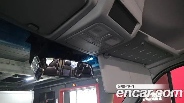 2015 Hyundai Solati 15-seater, photograph 9