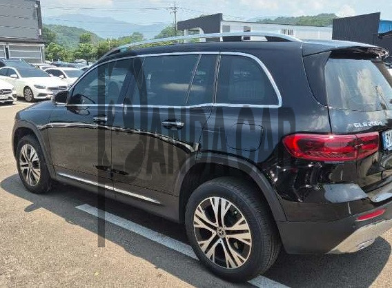 2024 Mercedes-Benz GLB200 d, photograph 3