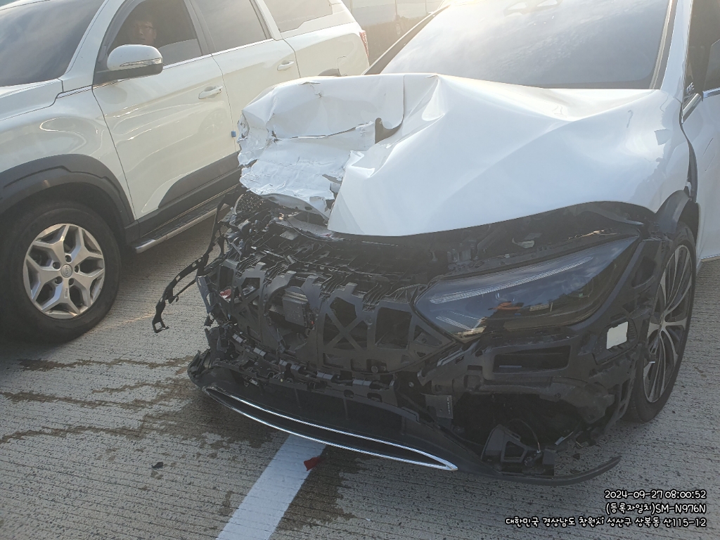 2022 Mercedes-Benz EQE350 +, photograph 2