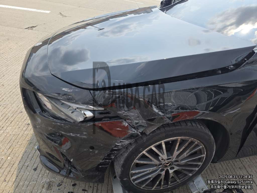 2021 Mercedes-Benz A250 4MATIC, photograph 3