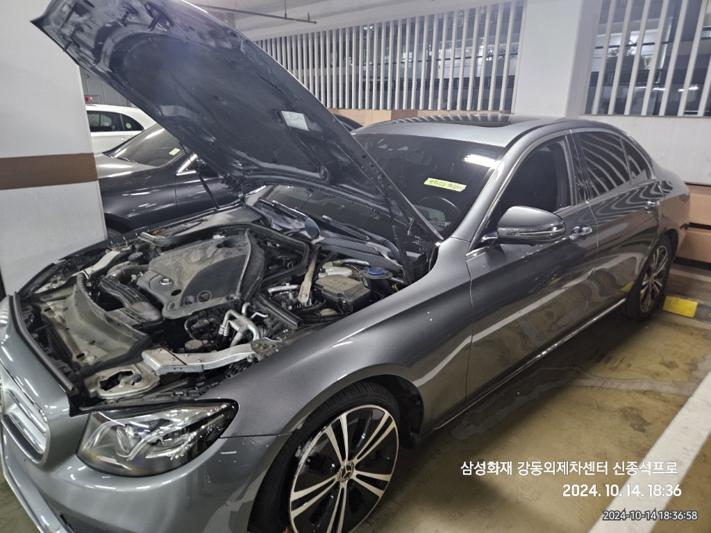 2020 Mercedes-Benz E 300, photograph 2