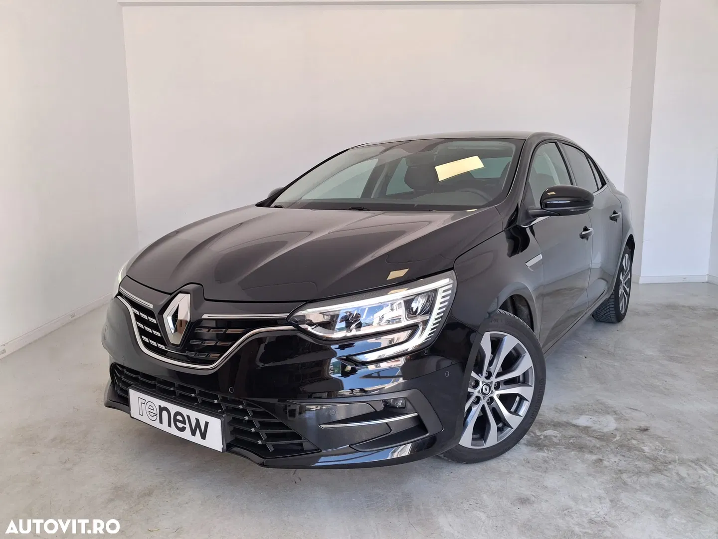 Renault Megane TCe 140 GPF Techno — photo 1 of 32
