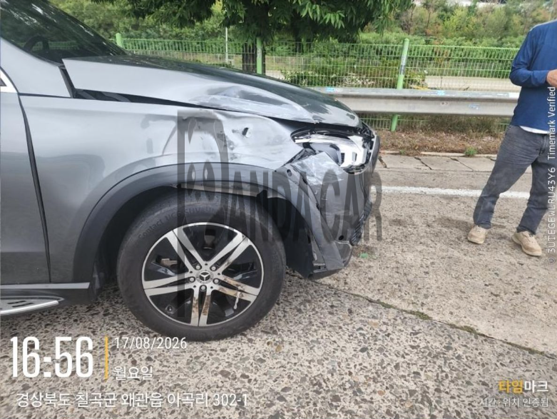 2020 Mercedes-Benz GLE300 d 4MATIC, photograph 2