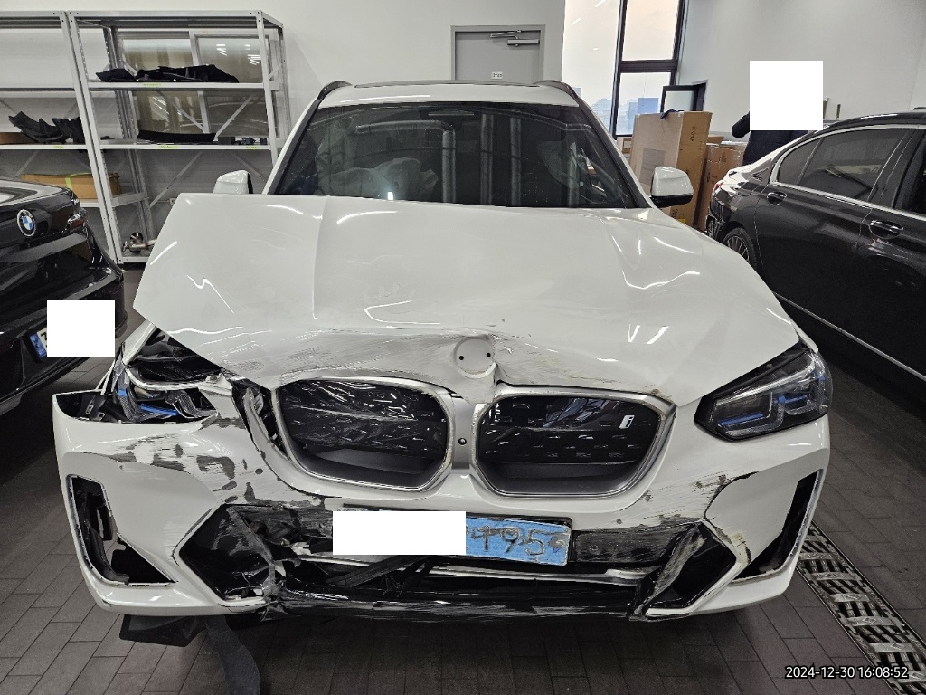 2024 BMW iX3 M Sport, photograph 1