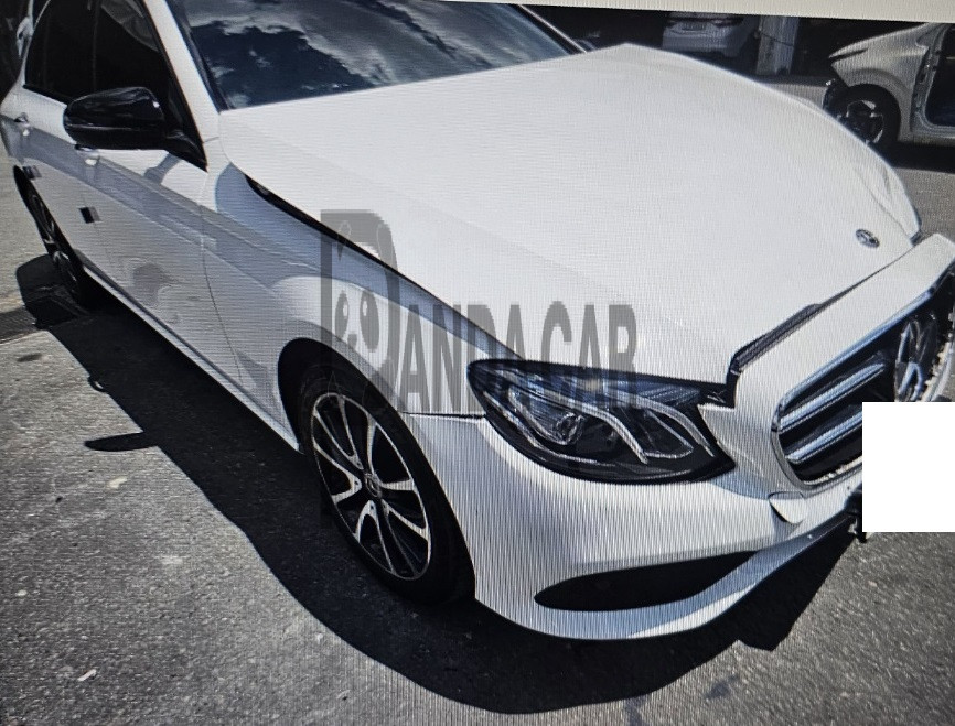 2020 Mercedes-Benz E 250, photograph 2