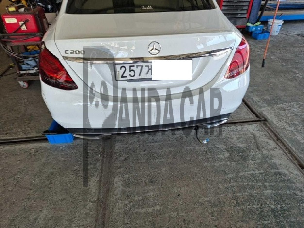 2020 Mercedes-Benz C200, photograph 2