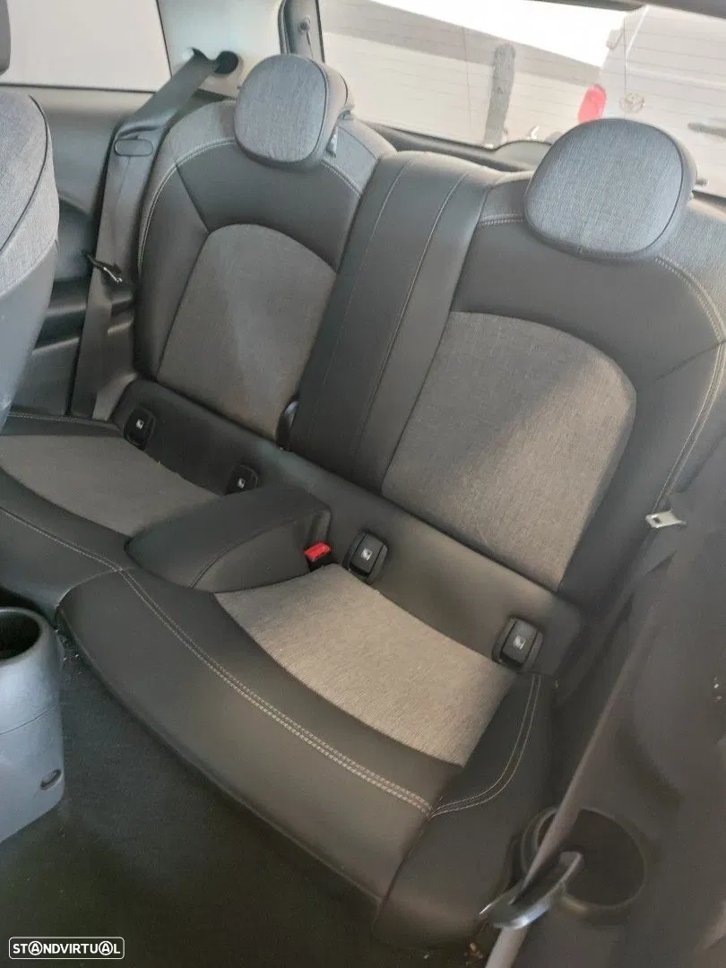 2023 MINI 3 Portas Cooper SE, photograph 8