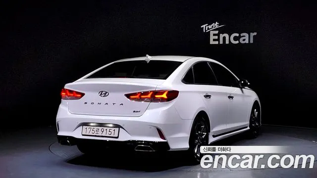 Hyundai Sonata 2.0 Turbo Exclusive — photo 1 of 20