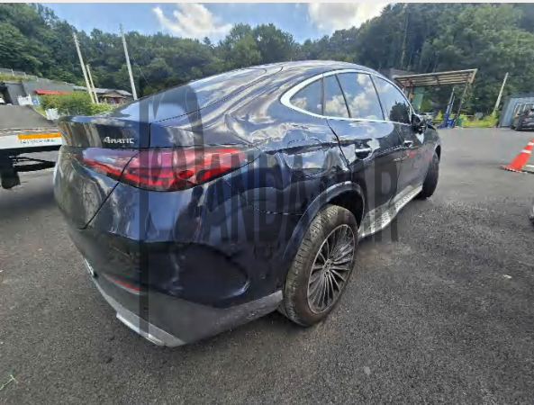 2024 Mercedes-Benz GLC 300 4MATIC Coupe, photograph 2