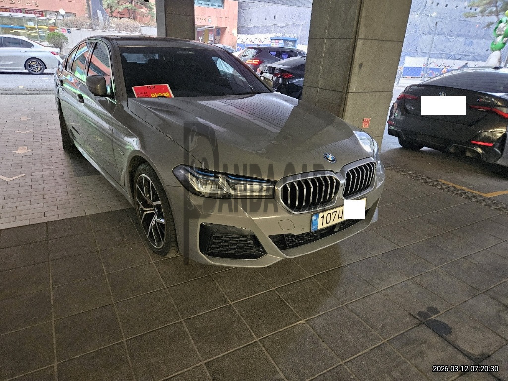 2022 BMW 530e, photograph 3