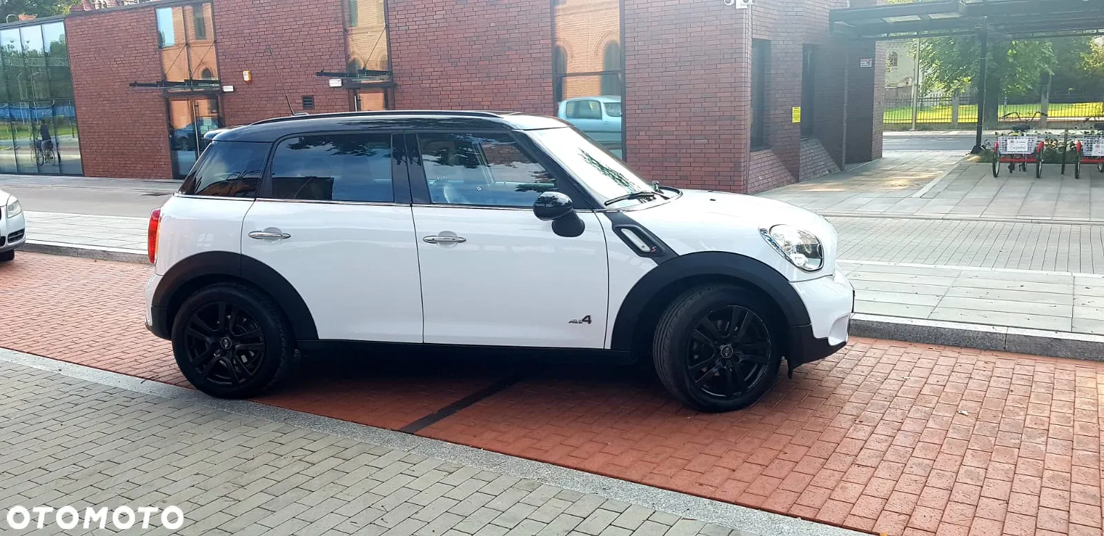 2011 MINI Countryman, photograph 5