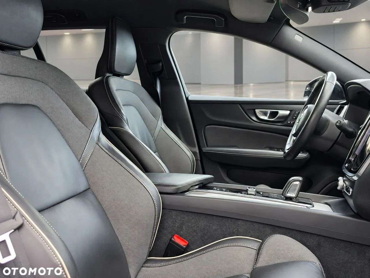 2021 Volvo V60, photograph 7