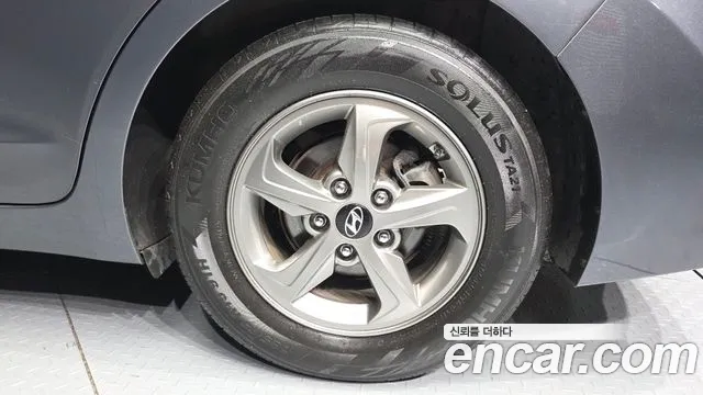 2016 Hyundai AVANTE 1.6 GDI Smart, photograph 3