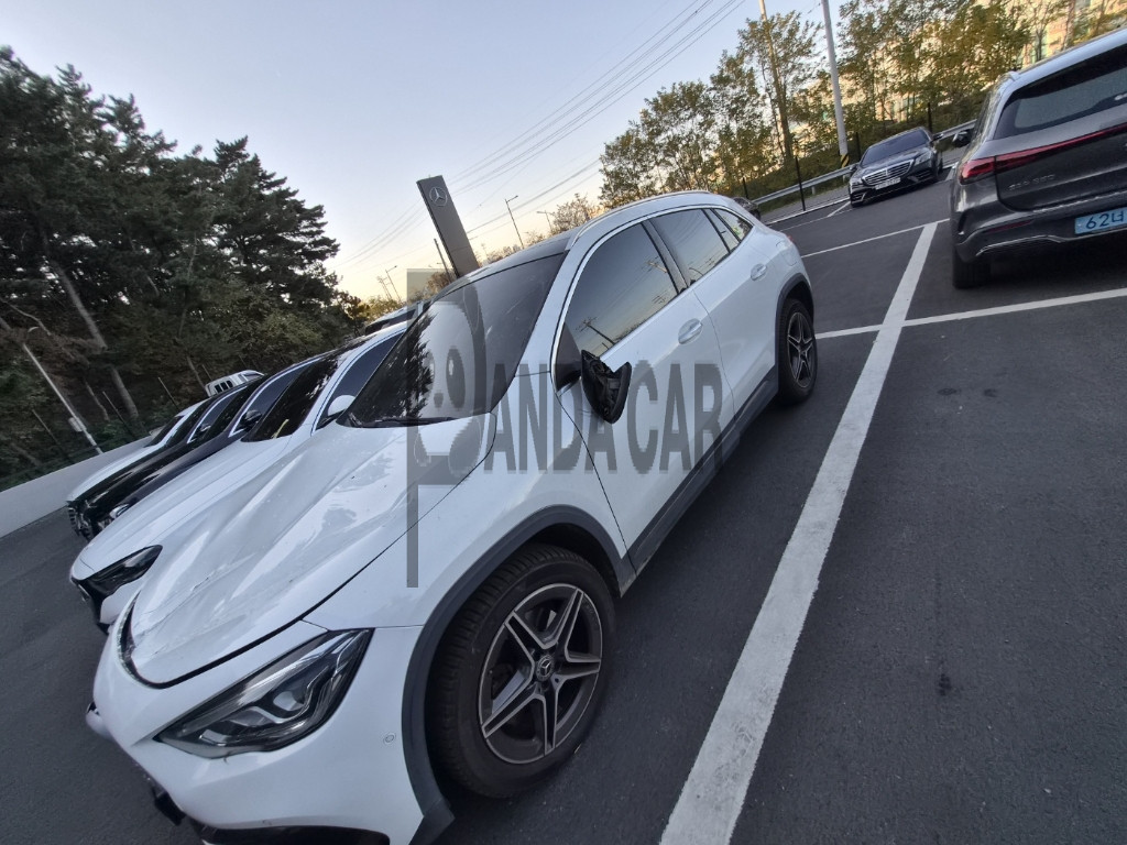 2021 Mercedes-Benz GLA250 4MATIC, photograph 3