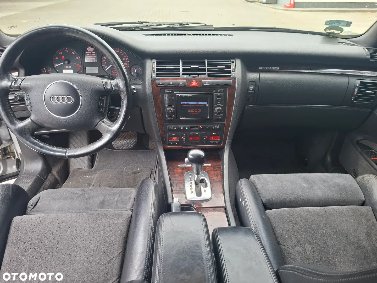 2001 Audi S8, photograph 8