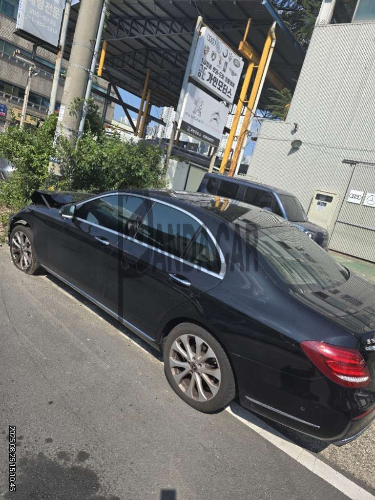 2017 Mercedes-Benz E300 4Matic, photograph 3